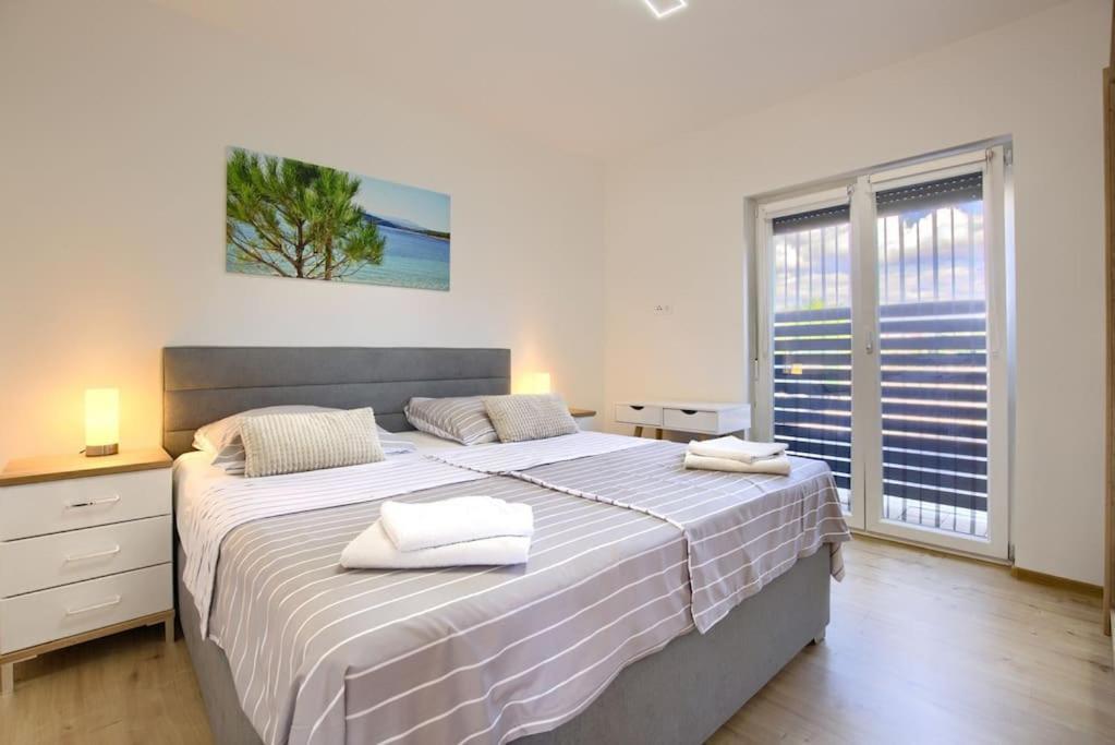 Apartment Sunrise Fuer 6 Personen In Pula-Stinjan Экстерьер фото