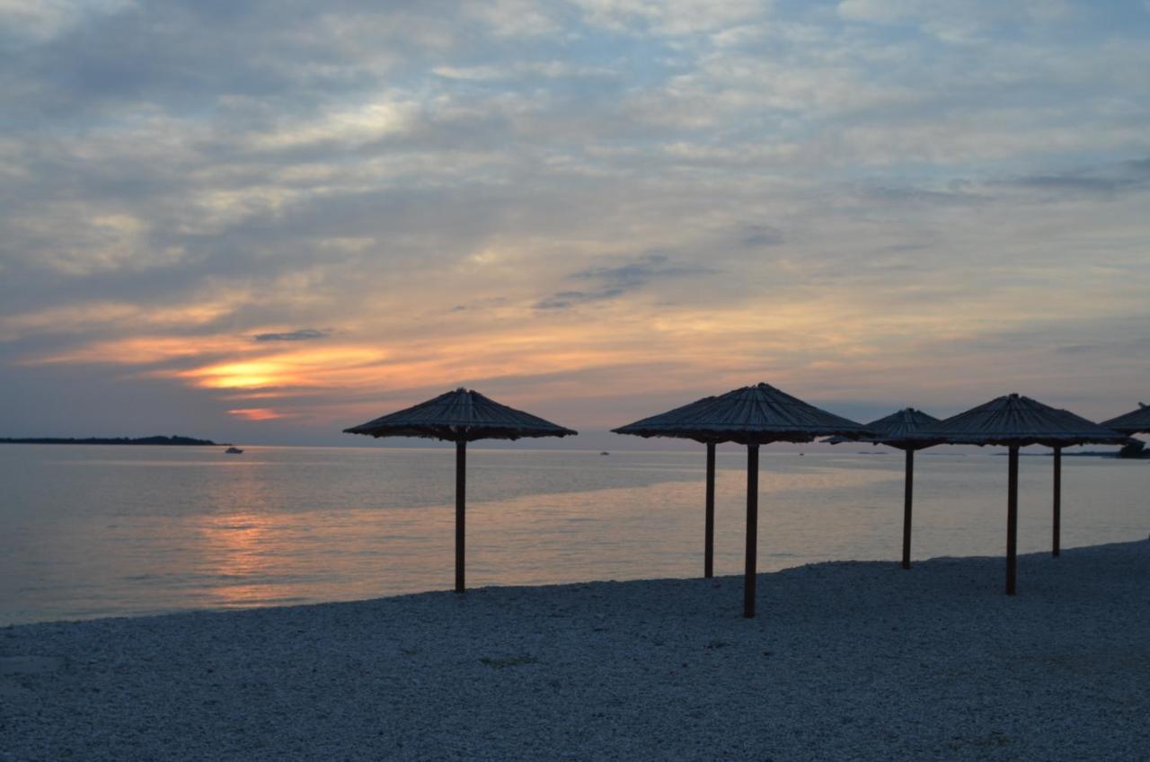 Apartment Sunrise Fuer 6 Personen In Pula-Stinjan Экстерьер фото
